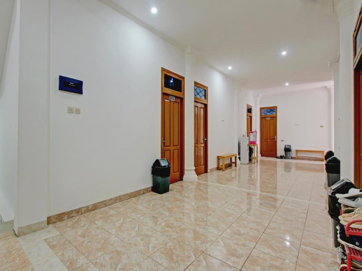 Super Oyo 90224 Palembang Residence מראה חיצוני תמונה