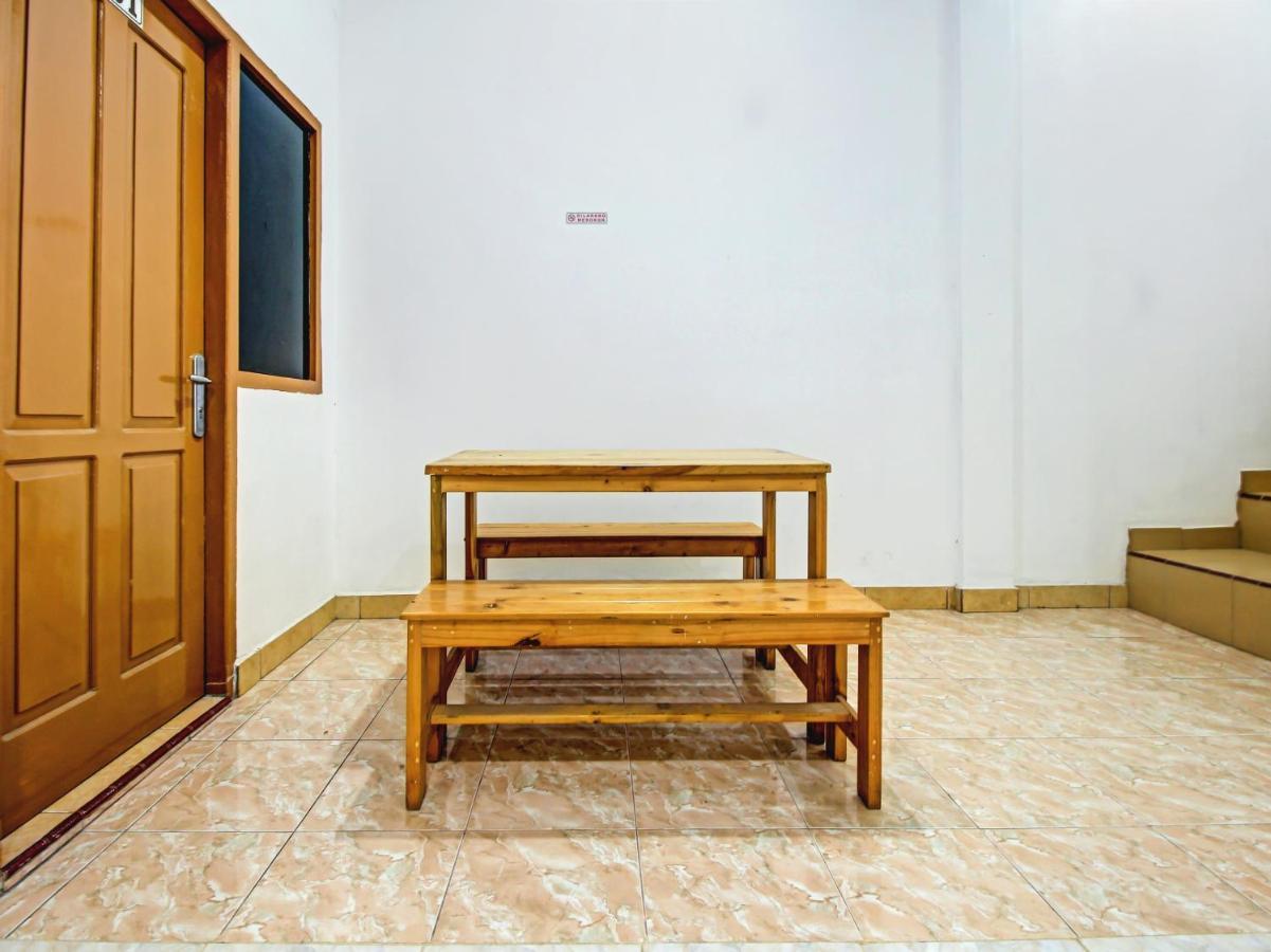 Super Oyo 90224 Palembang Residence מראה חיצוני תמונה