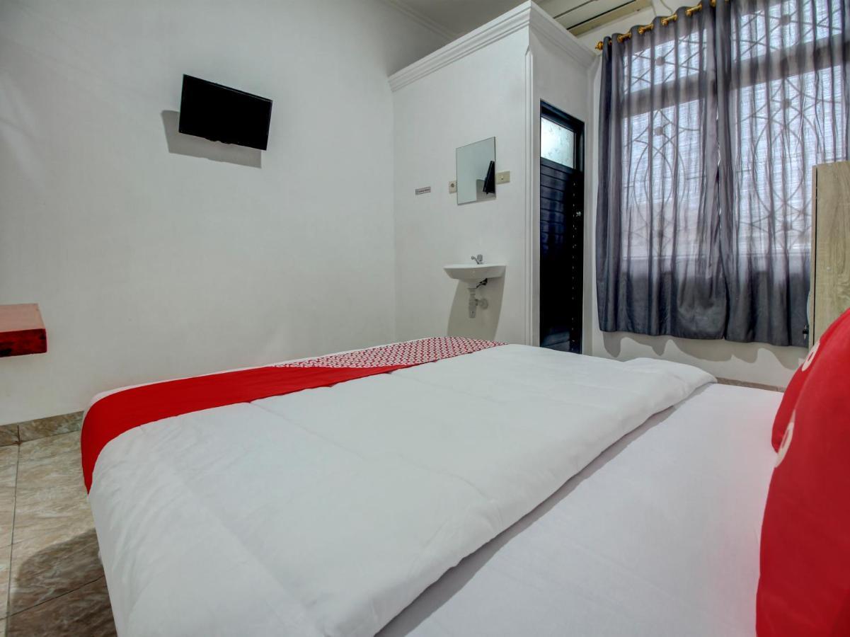 Super Oyo 90224 Palembang Residence מראה חיצוני תמונה