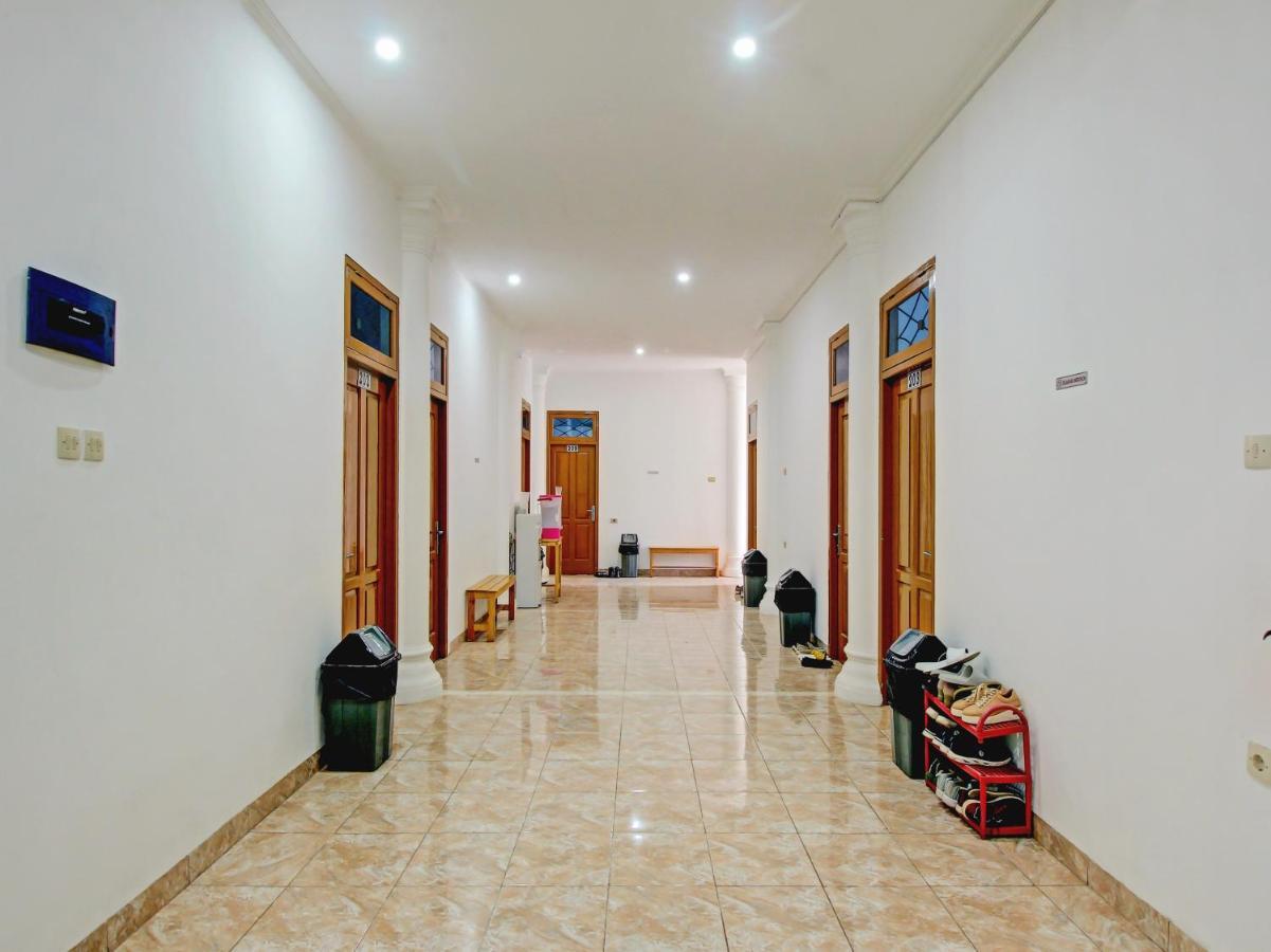 Super Oyo 90224 Palembang Residence מראה חיצוני תמונה